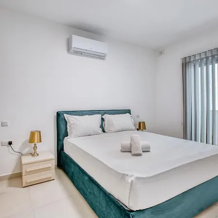 Beautiful 3 Bedroom In With Wifi