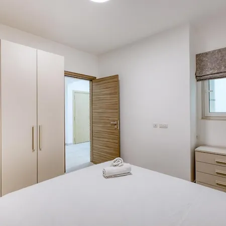 Beautiful 3 Bedroom In With Wifi * 斯利马