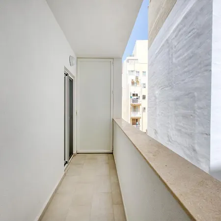 Beautiful 3 Bedroom In With Wifi *
