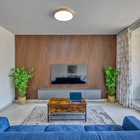Beautiful 3 Bedroom In With Wifi