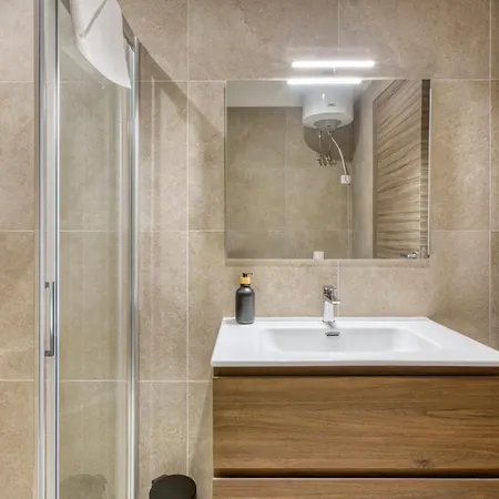 公寓 Beautiful 3 Bedroom In With Wifi