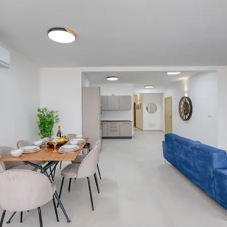 Beautiful 3 Bedroom In With Wifi Apartmán Sliema