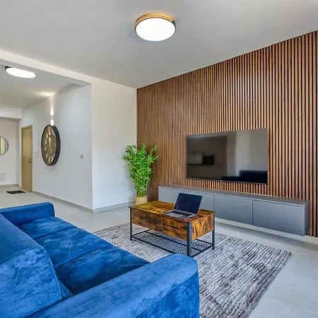 Beautiful 3 Bedroom In With Wifi Apartmán