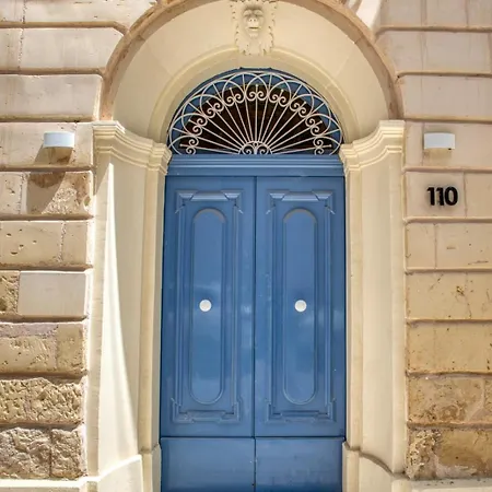 Beautiful 3 Bedroom In With Wifi *